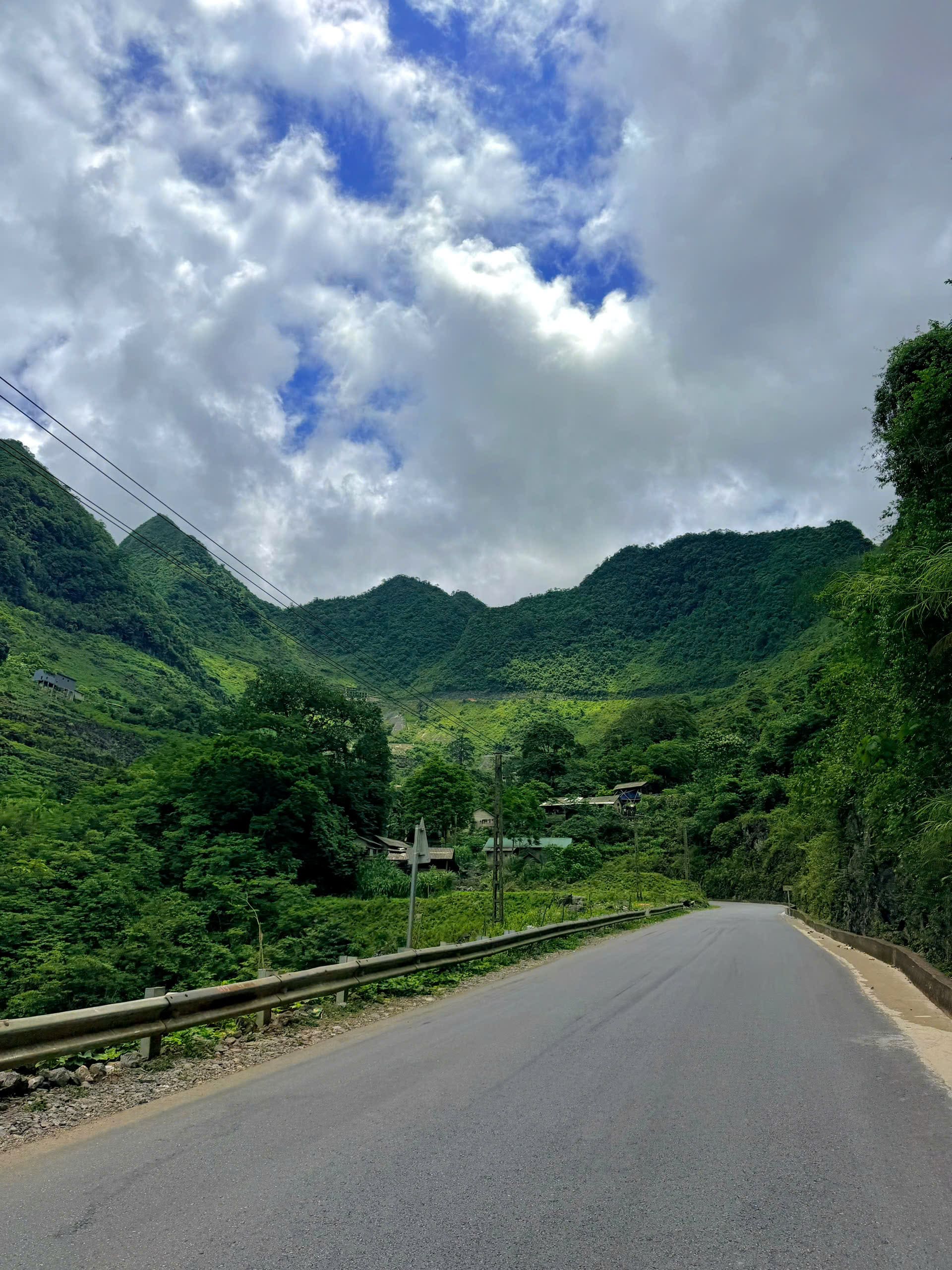 Ha Giang mountain pass